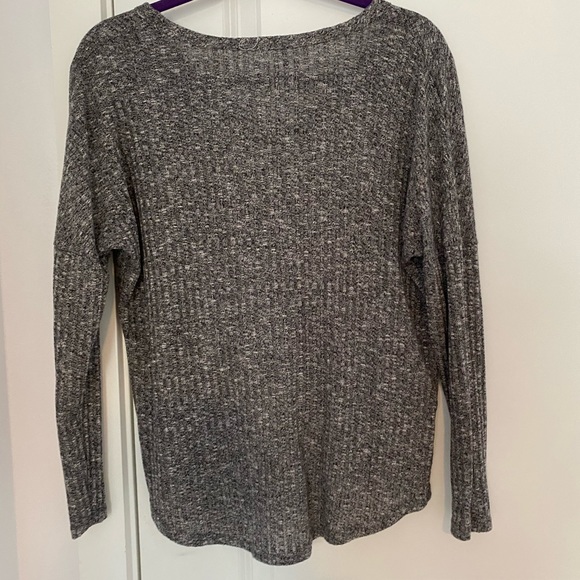 URBAN OUTFITTERS long sleeve - Picture 2 of 4